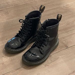 Dr Martens boots patent leather kids
FREE SHIPPING